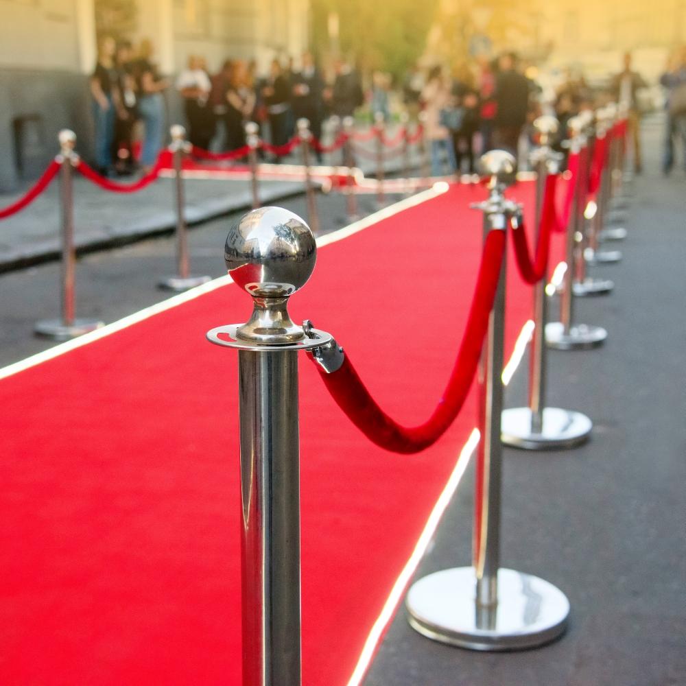 Czerwony dywan na festiwalu filmowym