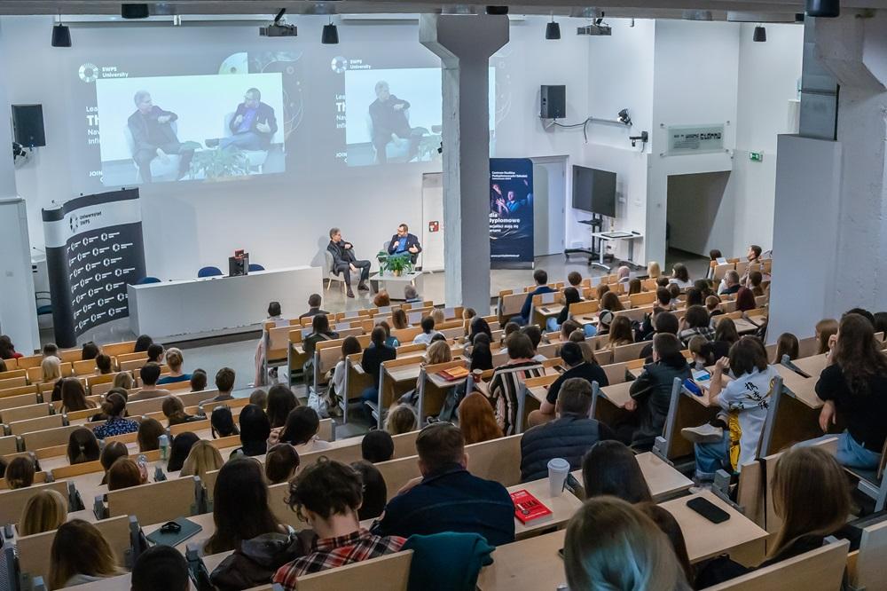 Wizyta profesora Cialdiniego na Uniwersytecie SWPS. Publiczność zgromadzona w auli