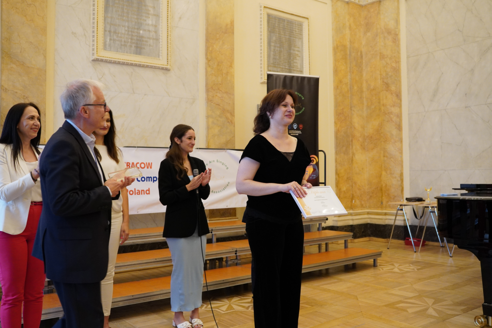 Ewa Mackiewicz odbiera dyplom podczas Victoria Cracow 2025